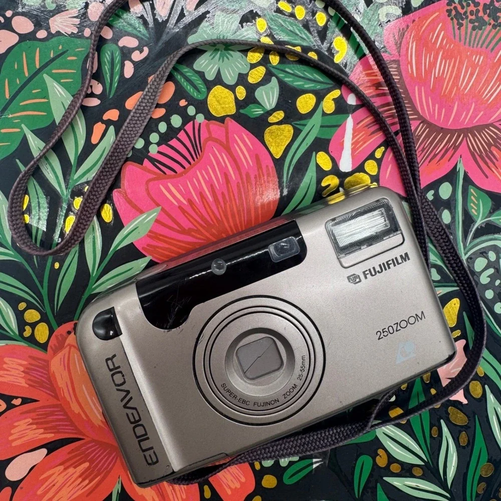 Fujifilm Endeavor 250Zoom APS Film Camera Super-EBC Fujinon 25-55mm Lens Gold